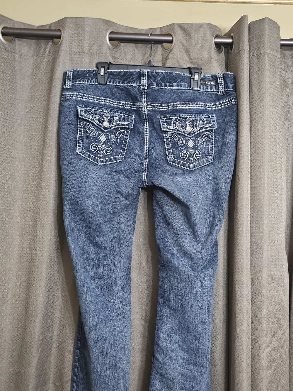 Women’s Blue Boot Cut Jeans with Embroidered Back Pockets